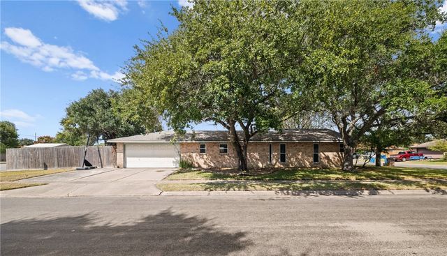 2001 Pecan Dr, Portland, TX 78374