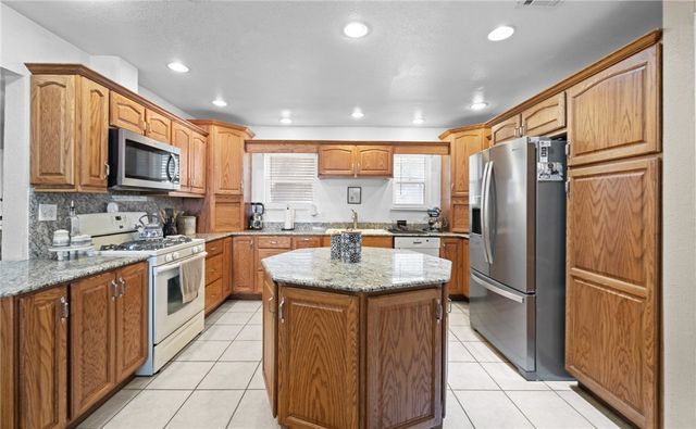 2001 Pecan Dr, Portland, TX 78374