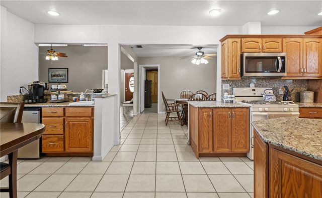 2001 Pecan Dr, Portland, TX 78374