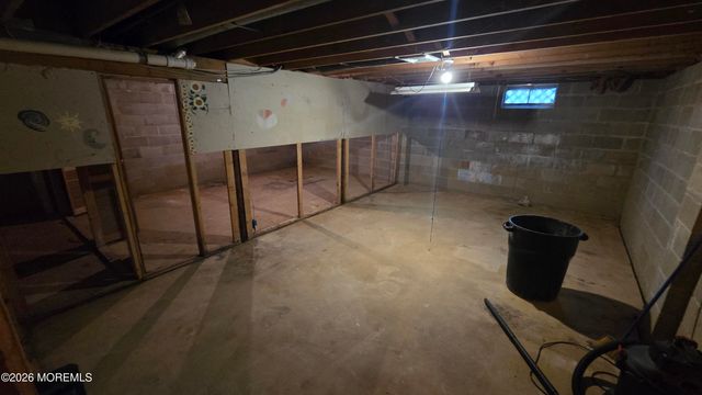 1085 Vaughn Avenue, Toms River, NJ 08753