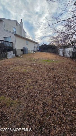 1085 Vaughn Avenue, Toms River, NJ 08753