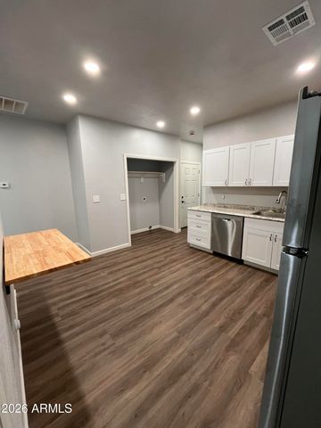 713 W Adobe Dam Drive B, San Tan Valley, AZ 85143