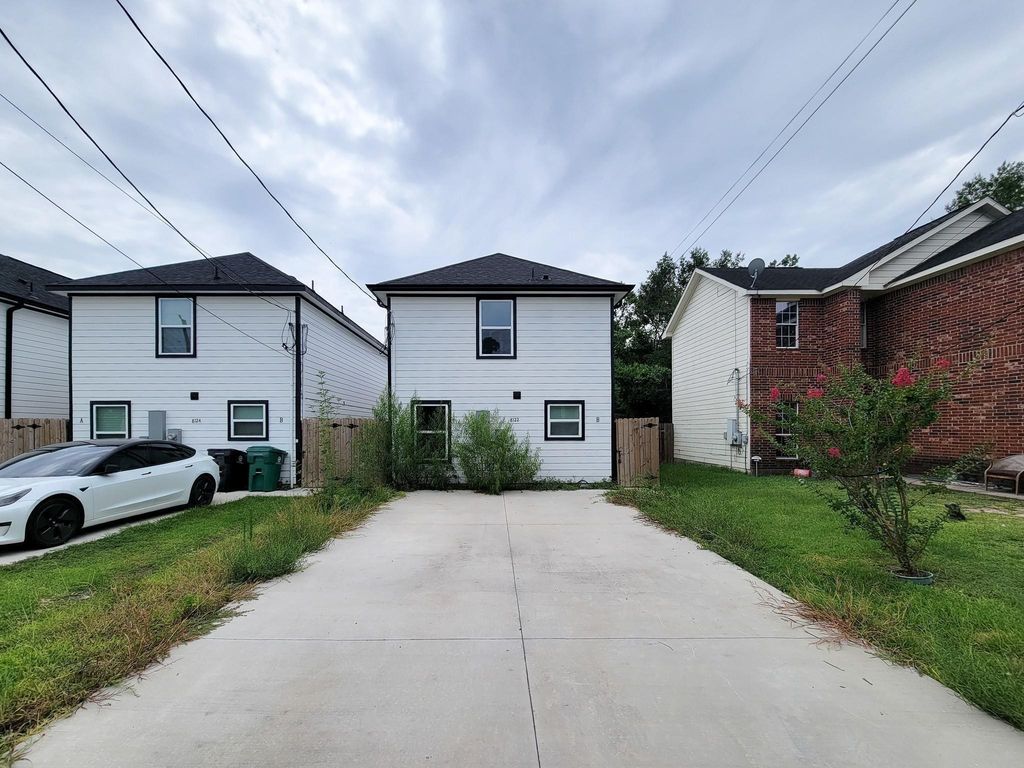 8122 Sterling Shire Street B, Houston, TX 77078