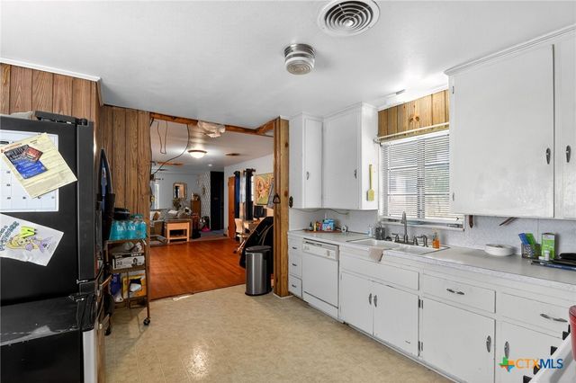 2850 Lakeview Circle, Beaumont, TX 77703