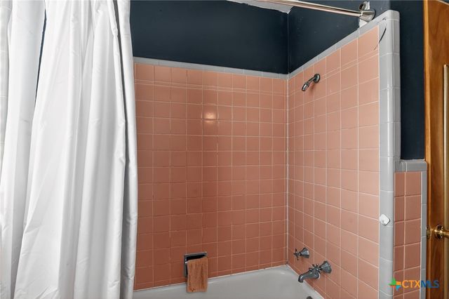 2850 Lakeview Circle, Beaumont, TX 77703