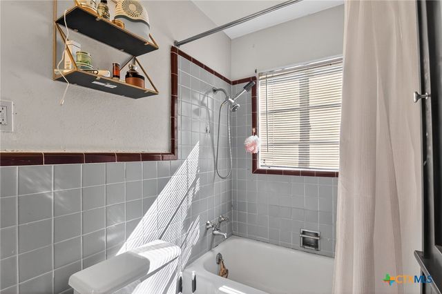 2850 Lakeview Circle, Beaumont, TX 77703