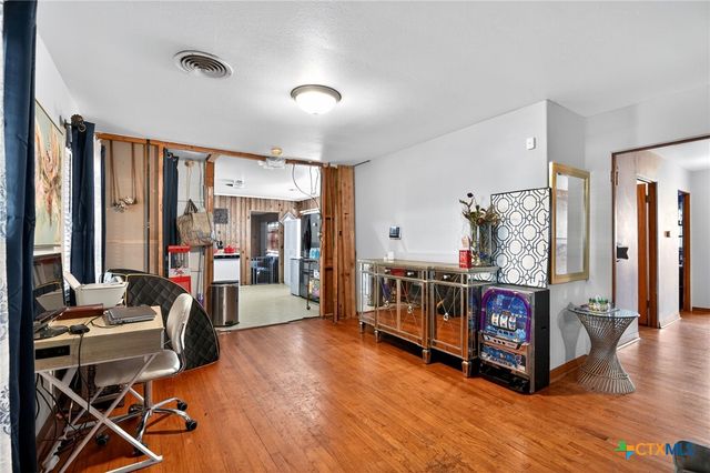 2850 Lakeview Circle, Beaumont, TX 77703