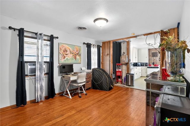 2850 Lakeview Circle, Beaumont, TX 77703