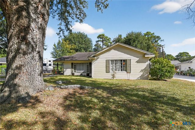 2850 Lakeview Circle, Beaumont, TX 77703