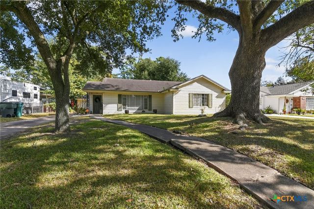 2850 Lakeview Circle, Beaumont, TX 77703