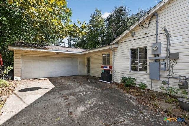 2850 Lakeview Circle, Beaumont, TX 77703