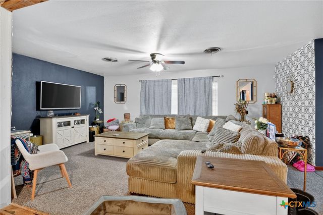 2850 Lakeview Circle, Beaumont, TX 77703