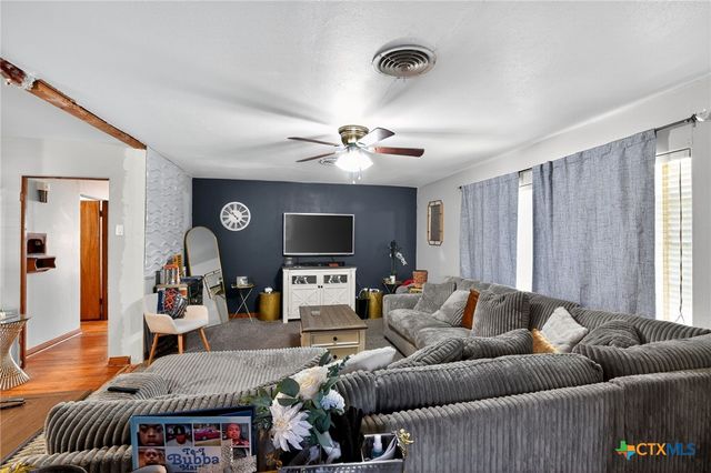 2850 Lakeview Circle, Beaumont, TX 77703