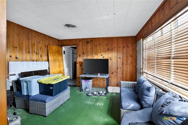 2850 Lakeview Circle, Beaumont, TX 77703