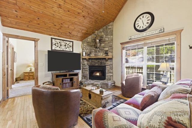 412 Baldknobber Drive, Branson West, MO 65737