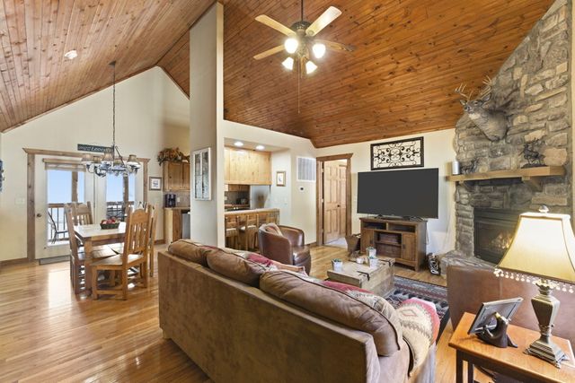 412 Baldknobber Drive, Branson West, MO 65737