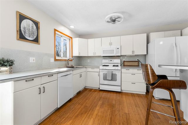 715 Woodingham Avenue, Waterford, MI 48328