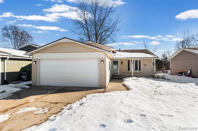 715 Woodingham Avenue, Waterford, MI 48328