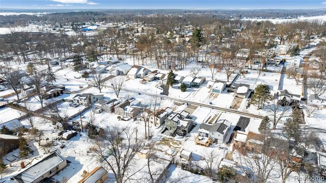 715 Woodingham Avenue, Waterford, MI 48328