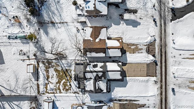 715 Woodingham Avenue, Waterford, MI 48328