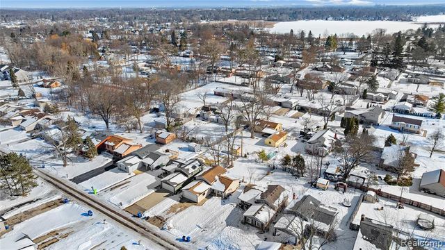 715 Woodingham Avenue, Waterford, MI 48328