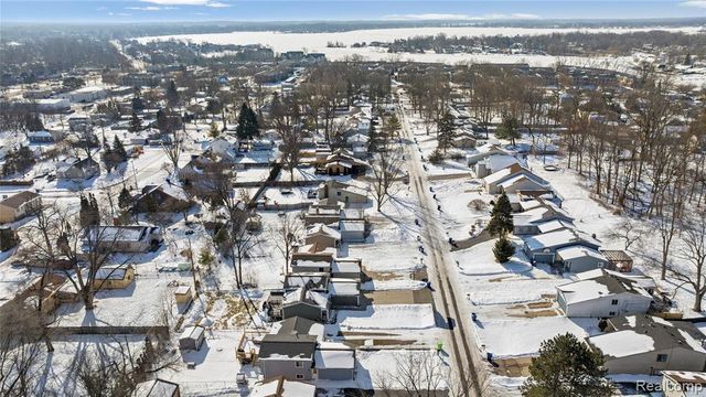 715 Woodingham Avenue, Waterford, MI 48328