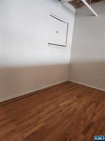 840 River Road 302, Edgewater, NJ 07020