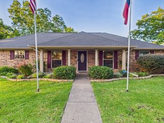 102 Misty Glen Circle, Gun Barrel City, TX 75156
