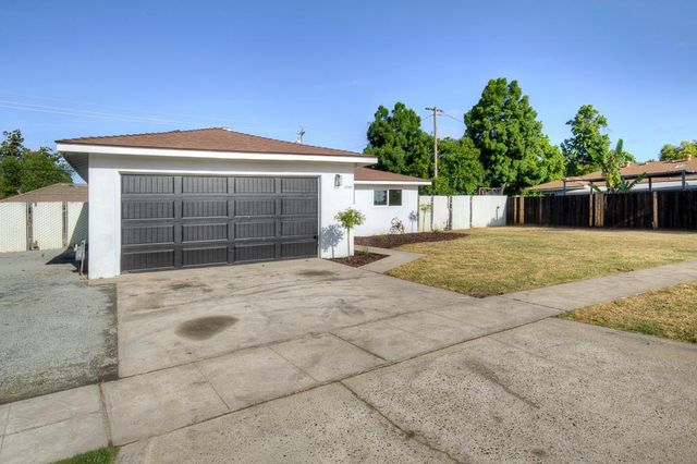 4745 N 5th Street, Fresno, CA 93726