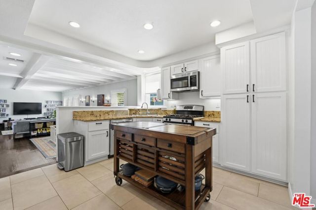 4954 Mammoth Avenue, Sherman Oaks, CA 91423