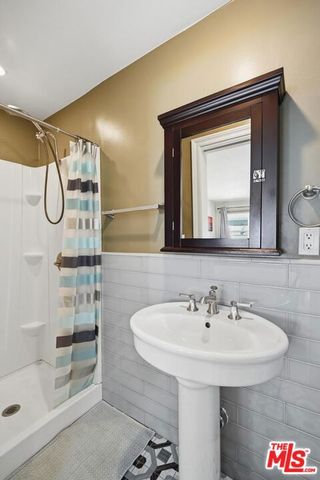 4954 Mammoth Avenue, Sherman Oaks, CA 91423