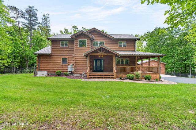 704 White Oak Rd, Monterey, TN 38574