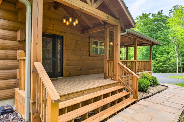 704 White Oak Rd, Monterey, TN 38574