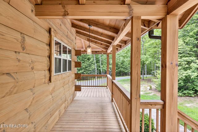 704 White Oak Rd, Monterey, TN 38574