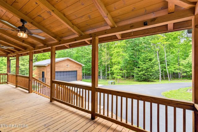704 White Oak Rd, Monterey, TN 38574