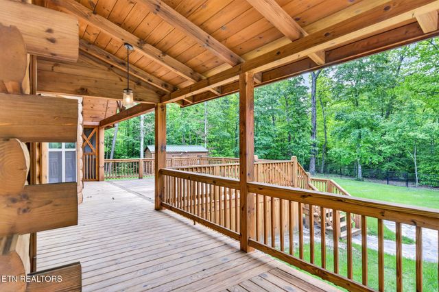 704 White Oak Rd, Monterey, TN 38574
