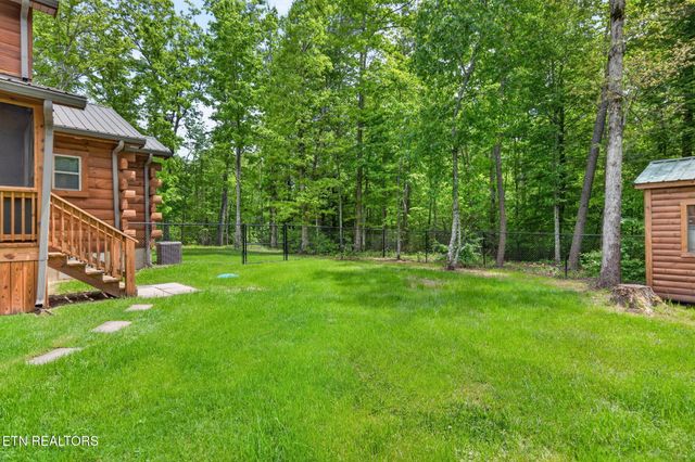 704 White Oak Rd, Monterey, TN 38574