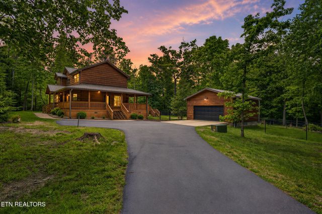 704 White Oak Rd, Monterey, TN 38574