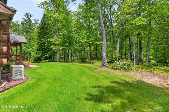704 White Oak Rd, Monterey, TN 38574