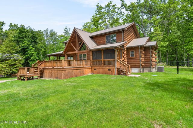 704 White Oak Rd, Monterey, TN 38574