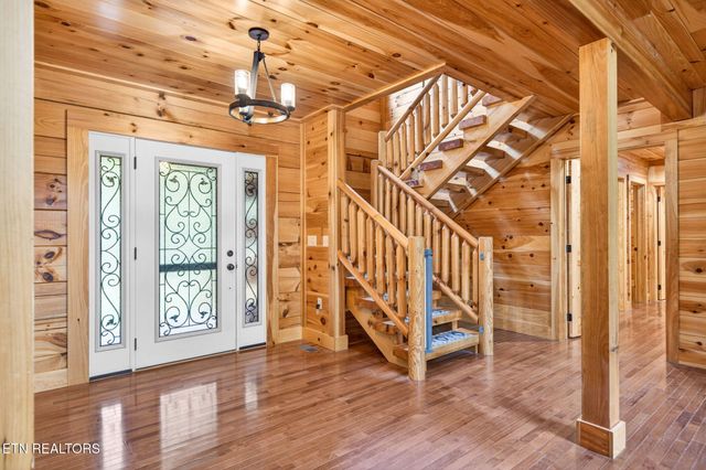 704 White Oak Rd, Monterey, TN 38574