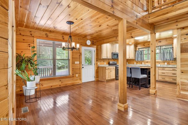 704 White Oak Rd, Monterey, TN 38574