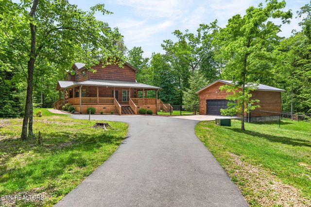 704 White Oak Rd, Monterey, TN 38574