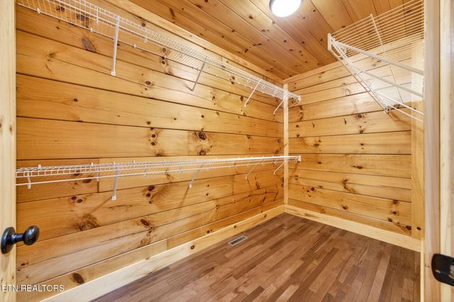 704 White Oak Rd, Monterey, TN 38574