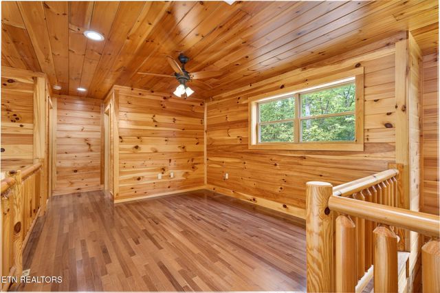 704 White Oak Rd, Monterey, TN 38574