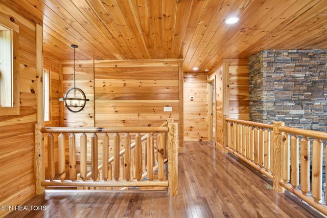 704 White Oak Rd, Monterey, TN 38574