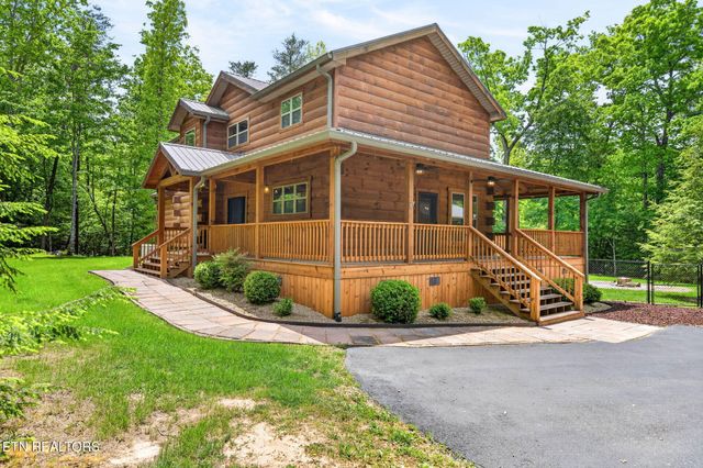 704 White Oak Rd, Monterey, TN 38574