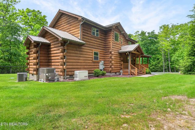 704 White Oak Rd, Monterey, TN 38574