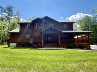 704 White Oak Rd, Monterey, TN 38574