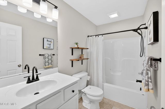 8424 Birchwood Lane, Northwood, OH 43619